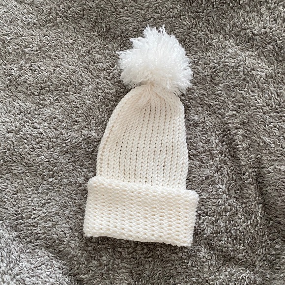 Child’s knitted hat - Picture 6 of 8